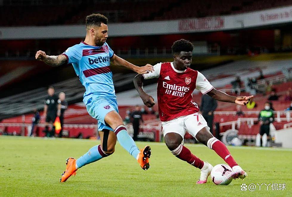 一脚踢3米高？文班亚马夸张高踢腿直接将篮网内篮球踢出